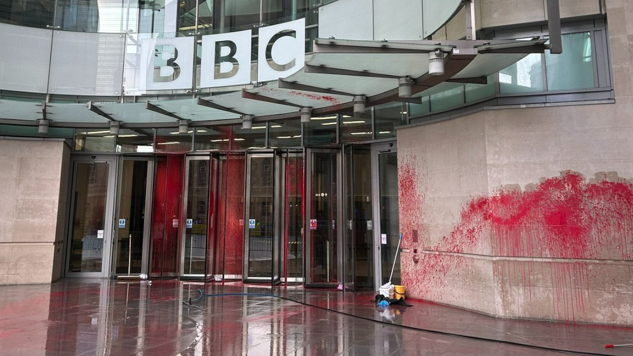 100’den fazla BBC çalışanı kendi kurumlarını İsrail yanlısı yayın yapmakla suçladı
