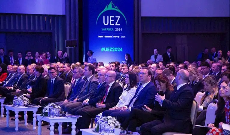 Uludağ Ekonomi Zirvesi’nin ismi “Uluslararası Ekonomi Zirvesi” oldu Uludağ Ekonomi Zirvesi’nin ismi “Uluslararası Ekonomi Zirvesi” oldu