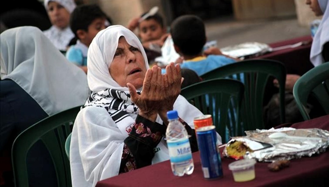Mevlid Kandili’nde oruç tutulur mu? (Diyanet’e göre Mevlid Kandili’nde yapılması gerekenler)