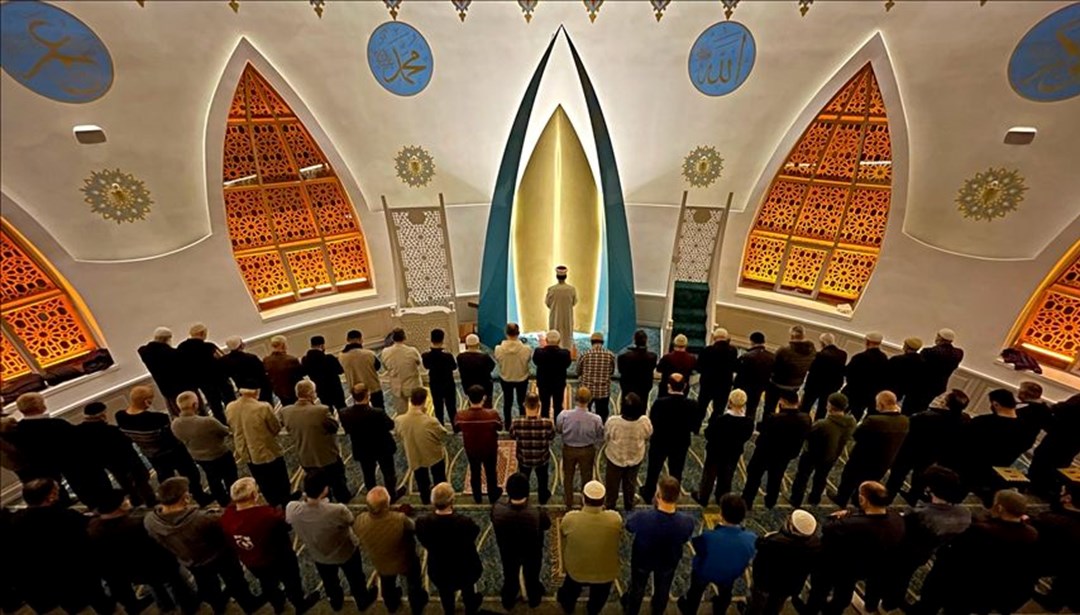 EVDE TERAVİH NAMAZI NASIL KILINIR​? Teravih Namazı​ toplam kaç rekattır? Teravih Namazı​ farzı ve sünneti kaç rekat?