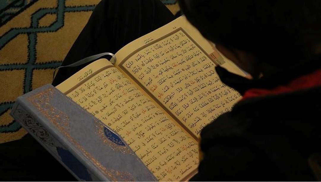 Tin Suresi Ne Demek? Tin Suresi Arapça ve Türkçe Okunuşu Yazılışı. Tin Suresi Anlamı Meali, Fazileti, Tefsiri ve Sırları. Tin Suresi Okumak ve Dinlemek.