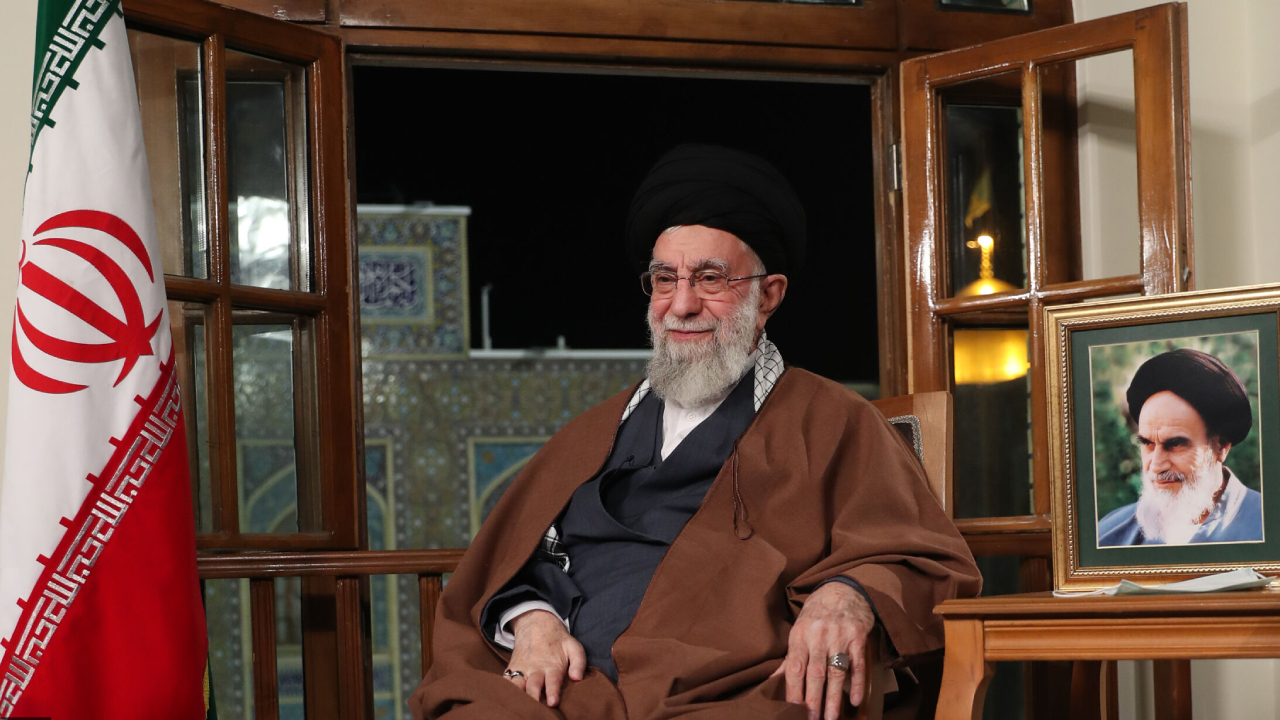 Hamaney ABD’nin İran rejimini kurtarabileceğini umuyor
