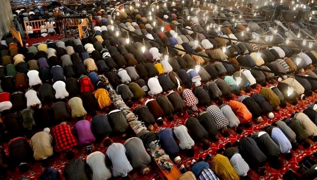Cuma namazı saat kaçta kılınacak? 25 Nisan İstanbul-Ankara-İzmir cuma namazı saatleri Cuma namazı saat kaçta kılınacak? 25 Nisan İstanbul-Ankara-İzmir cuma namazı saatleri