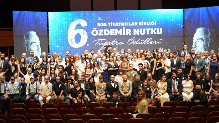 İzmir Şehir Tiyatroları’na anlamlı ödül İzmir Şehir Tiyatroları’na anlamlı ödül