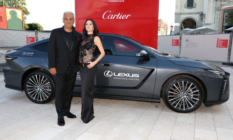 Venedik’te bu yılın yıldızı Lexus ES Sedan oldu