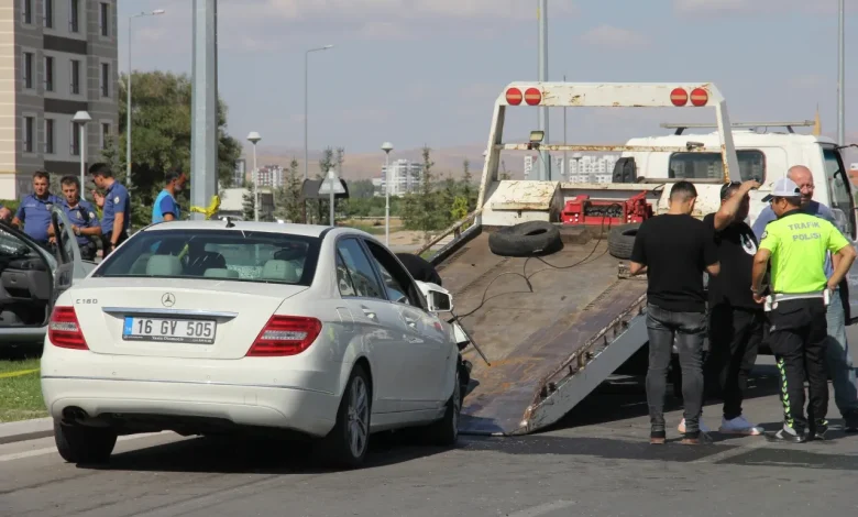 ASAYİŞKayseri'de korkunç kaza! İki otomobilin çarpıştığı kazada 2 kişi öldü, 3 kişi yaralandı