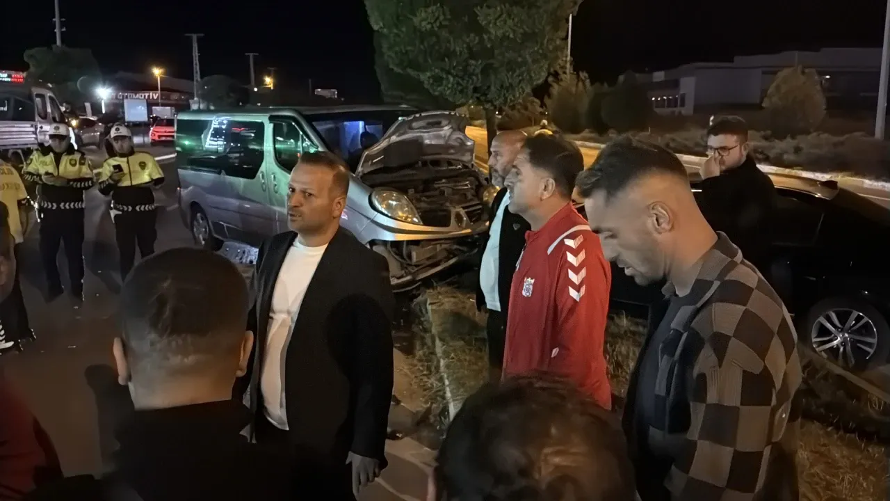 AFET & KAZASivas'ta trafik kazasında 3'ü Sivasspor altyapı futbolcusu 5 kişi yaralandı