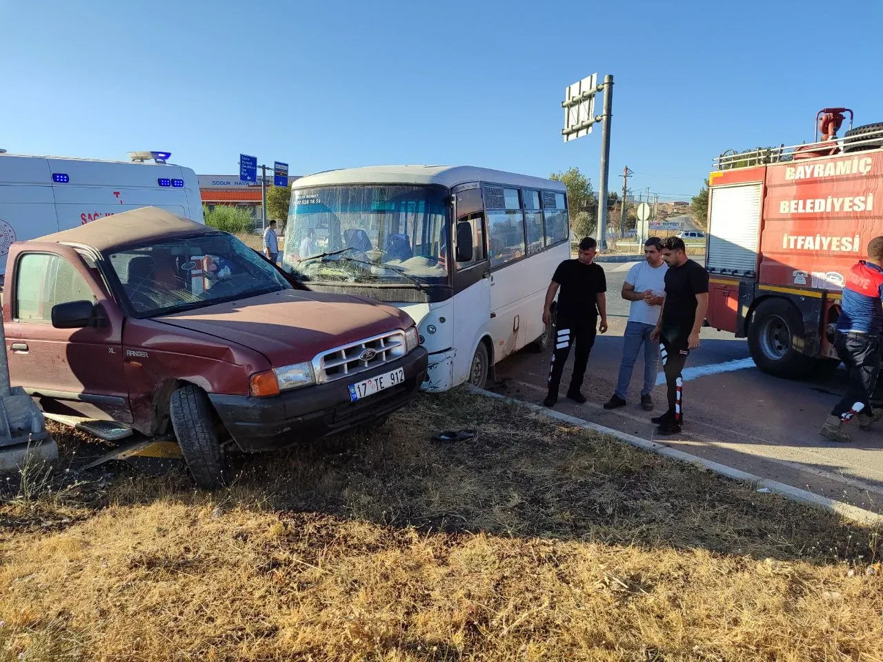 ASAYİŞÇanakkale'de feci kaza: İşçi servisi ile kamyonet çarpıştı, 5 kişi yaralandı!