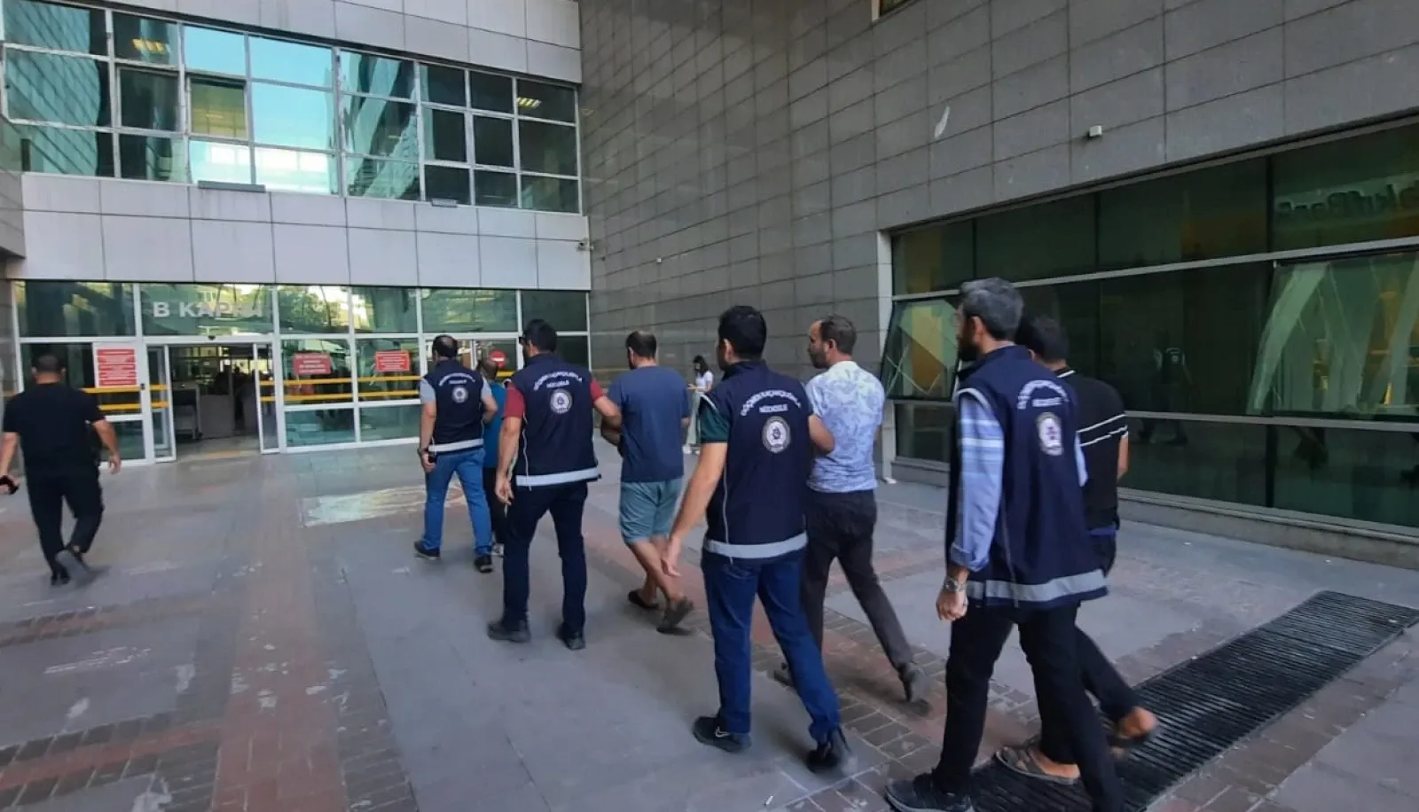 ASAYİŞMersin'de düzensiz göçmen operasyonu! 14 düzensiz göçmen yakalandı
