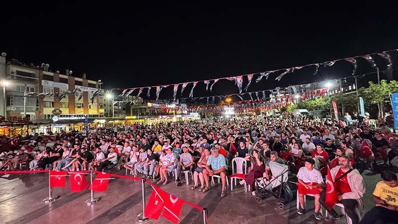 Aydın’da milli maç dev ekrandan takip edildi