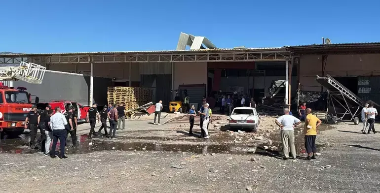 ASAYİŞAntalya Demre’deki toptancı halinde şiddetli patlama: Ölü ve yaralılar var!