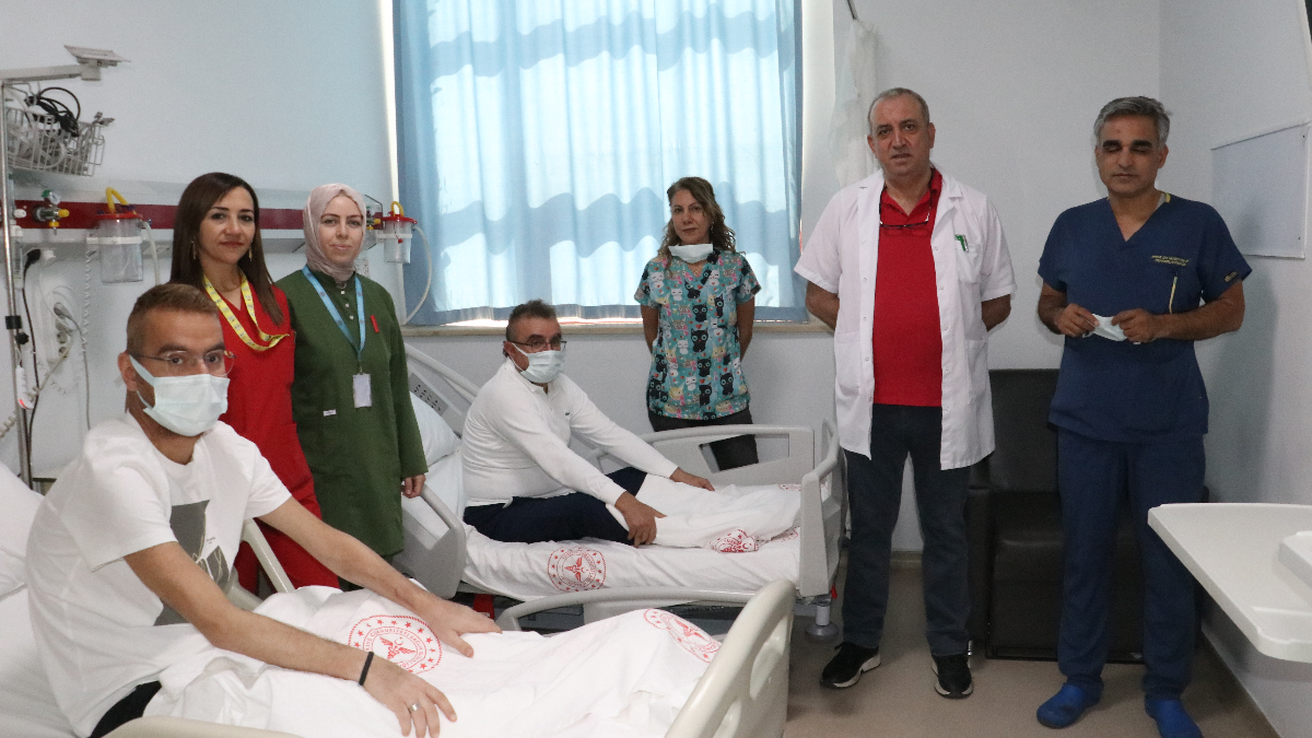 Siirt’te ağabeyi böbreğini verdi, hayata tutundu