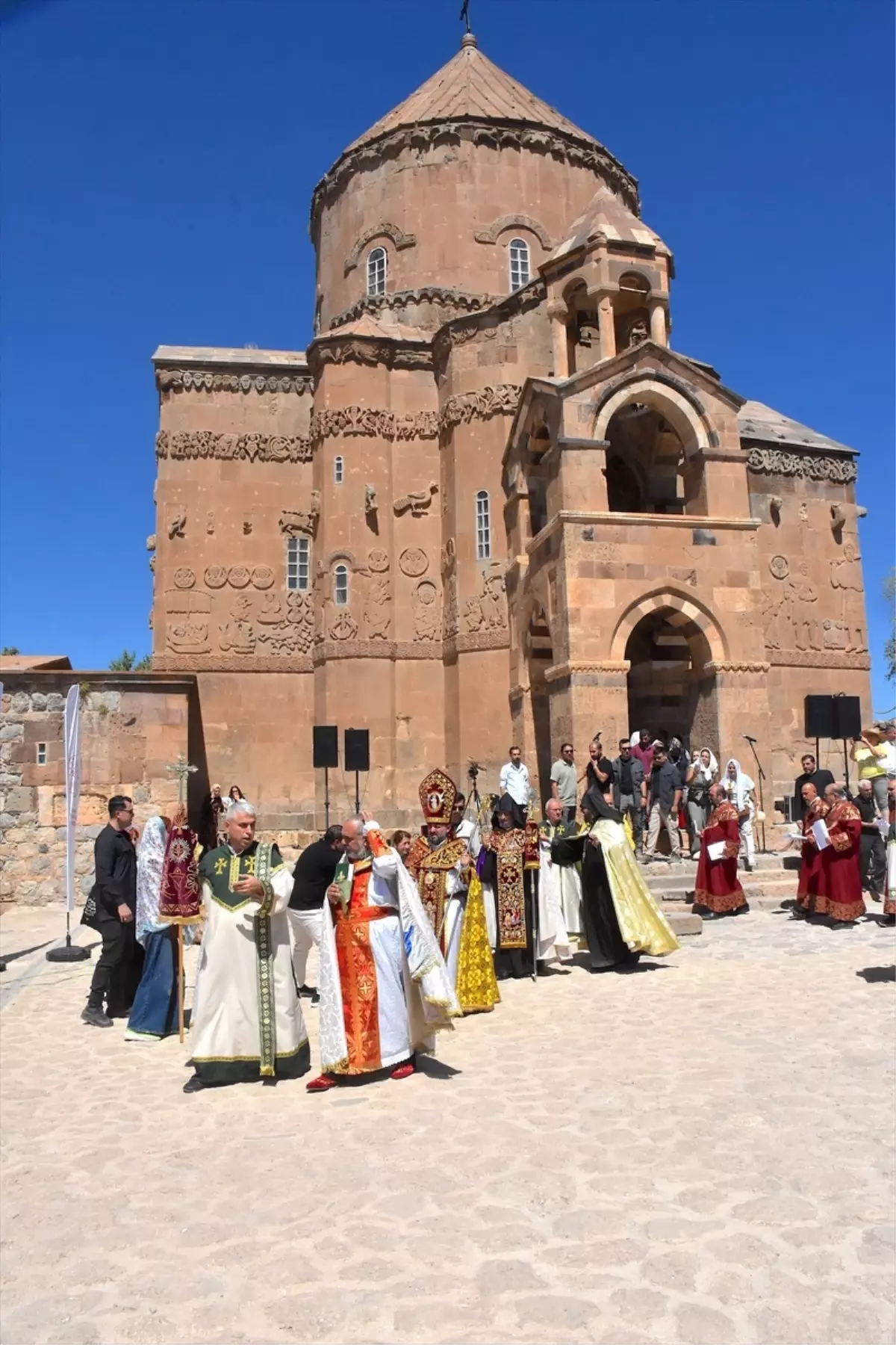 Akdamar Adası’nda 13. Ayin Gerçekleşti