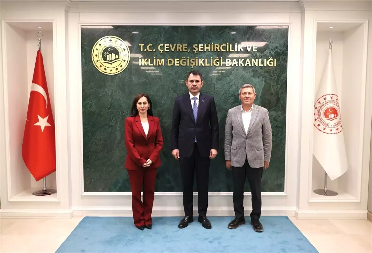 Bakan Murat Kurum, AK Parti’ye Katılan Yeni Üyeleri Ağırladı