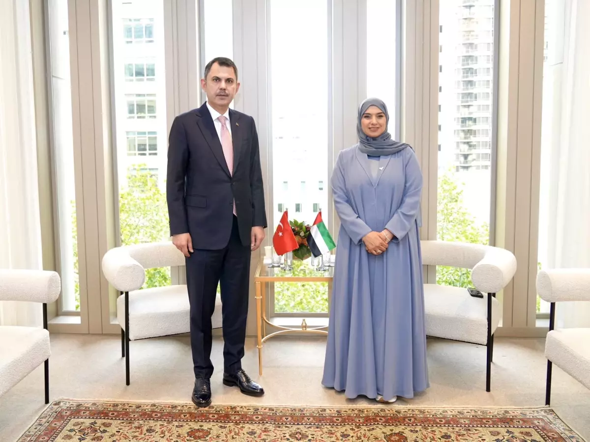 Murat Kurum ve Amna Al Dahak Al Shamsı İklim Değişikliği Üzerine Görüştü Murat Kurum ve Amna Al Dahak Al Shamsı İklim Değişikliği Üzerine Görüştü