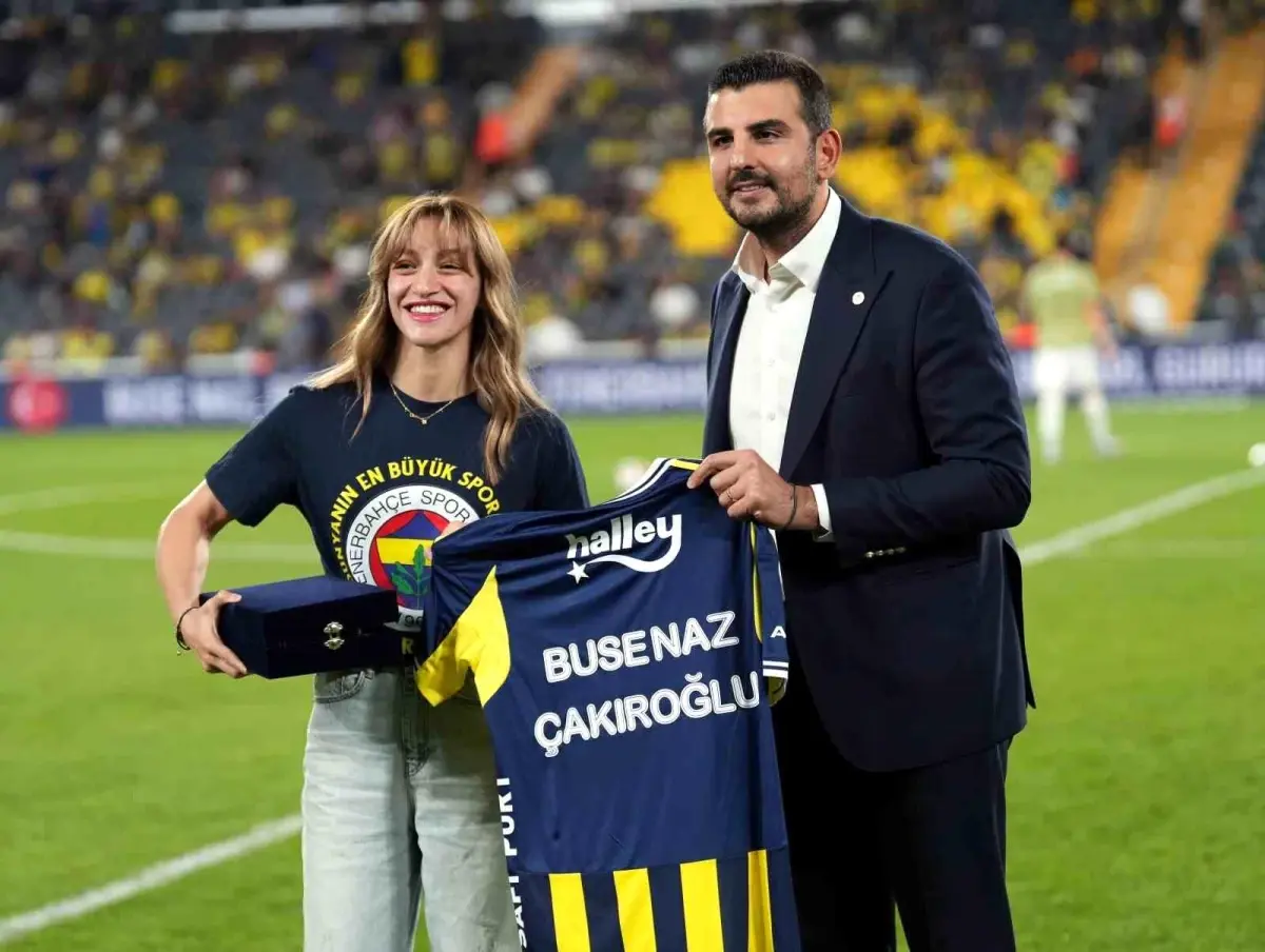 Dünya Boks Şampiyonası’nda Madalya Kazanan Boksörlere Fenerbahçe’den Plaket