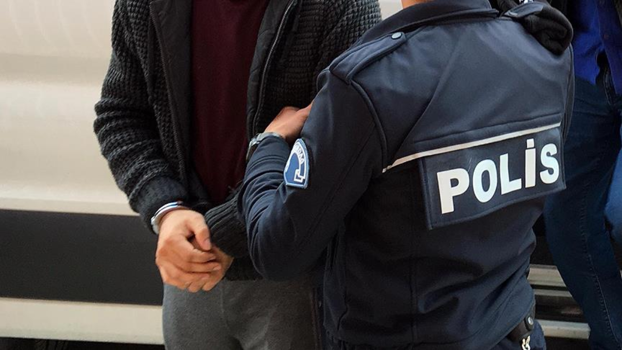 İzmir'de firari 2 hükümlü hobi bahçesinde yakalandı