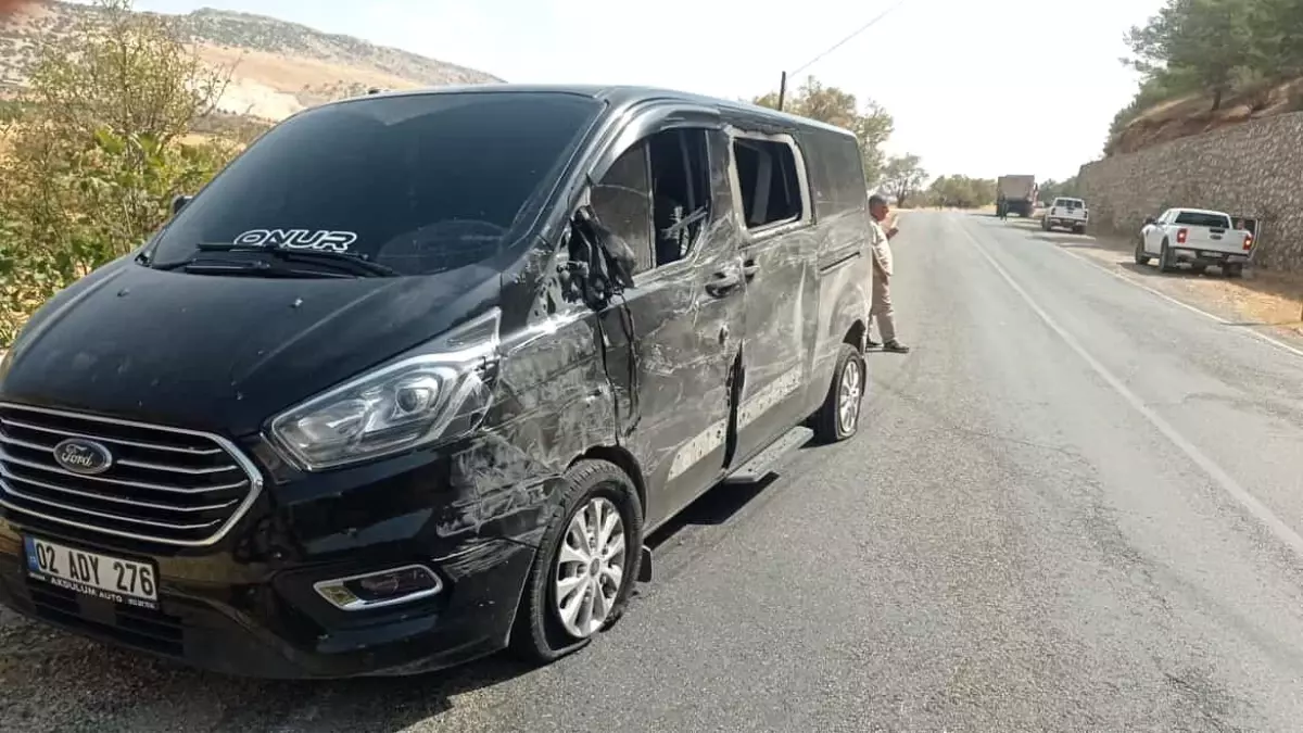 Adıyaman’da Kamyon ile Minibüs Çarpıştı: 1 Yaralı