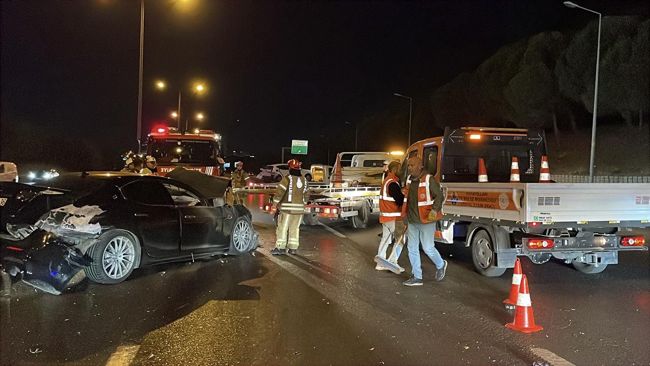 ASAYİŞSultangazi'de kaza yapan sürücü otomobilini bırakıp kaçtı ASAYİŞSultangazi'de kaza yapan sürücü otomobilini bırakıp kaçtı