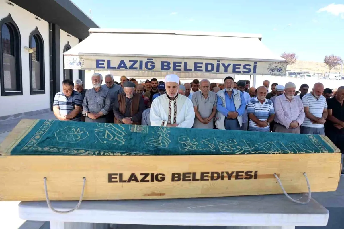 Elazığ’da 94 Yaşındaki Mehmet İzgi, 20 Günlük Yaşam Mücadelesini Kaybetti