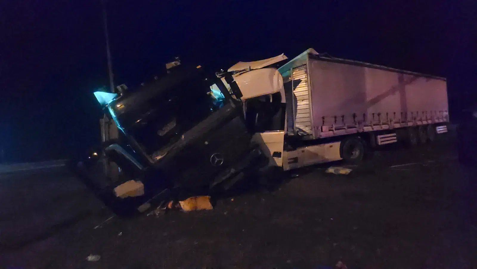 Amasya’da İki Tırın Çarpışması Sonucu Üç Yaralı Amasya’da İki Tırın Çarpışması Sonucu Üç Yaralı