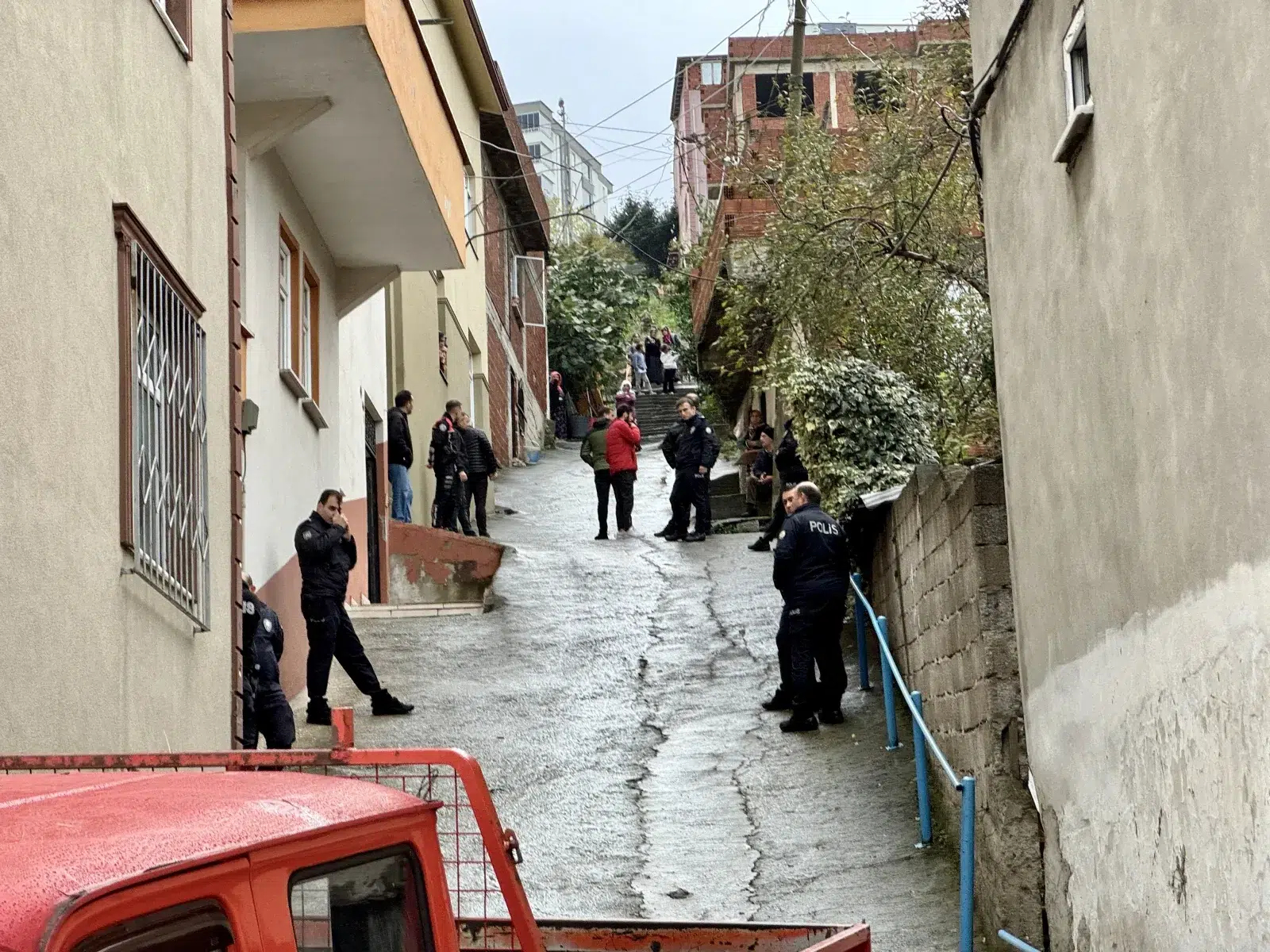 Trabzon’da Silahlı Kavga: Üç Kişi Yaralandı Trabzon’da Silahlı Kavga: Üç Kişi Yaralandı