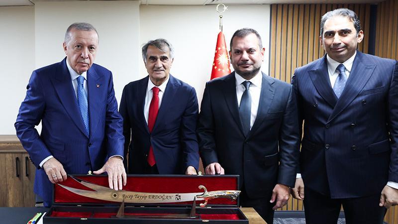 Cumhurbaşkanı Erdoğan, Trabzonspor Yönetimiyle Görüştü Cumhurbaşkanı Erdoğan, Trabzonspor Yönetimiyle Görüştü