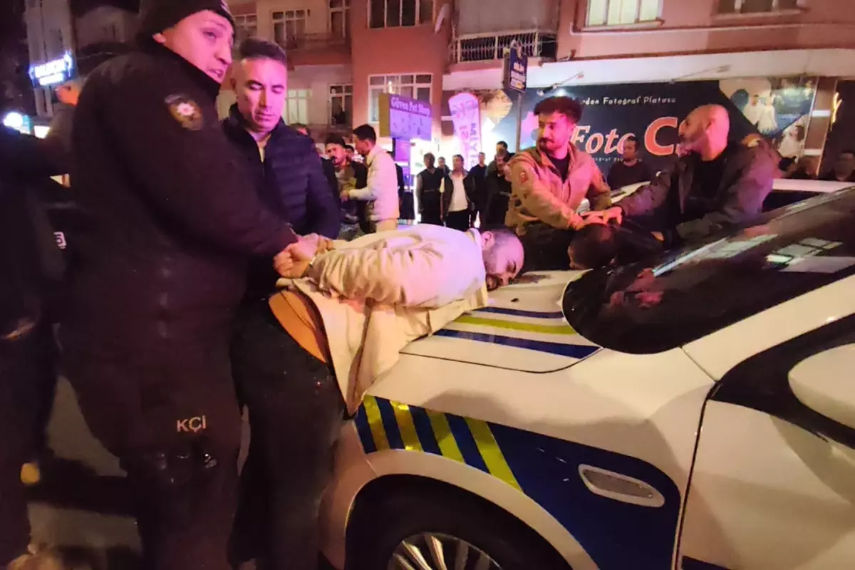 Alkollü Sürücü, Polise Kimlik İsteyince Tekme Attı Alkollü Sürücü, Polise Kimlik İsteyince Tekme Attı