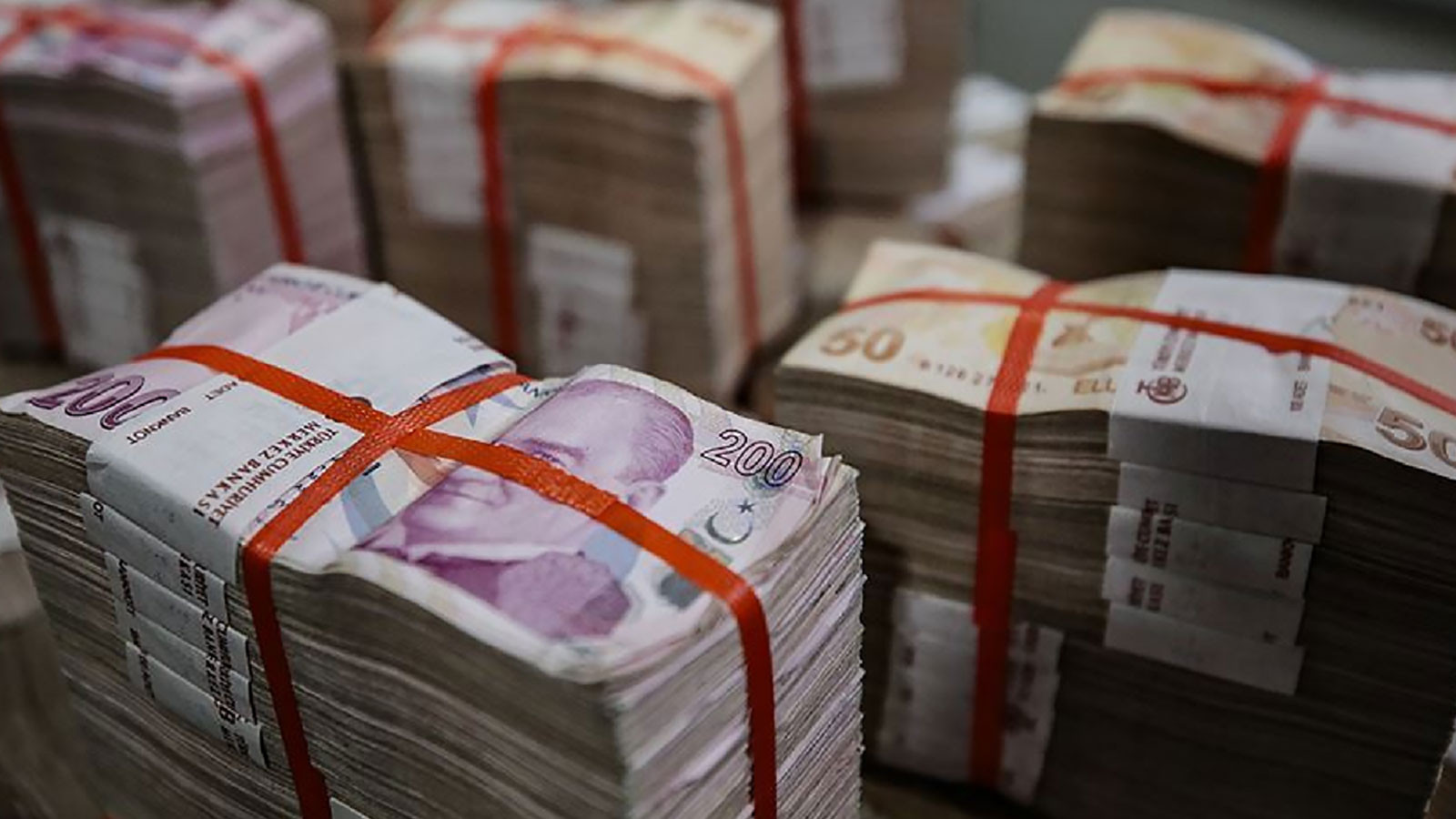 Ekonomide Büyüme Pozitif Denge Kırılgan Kalıyor