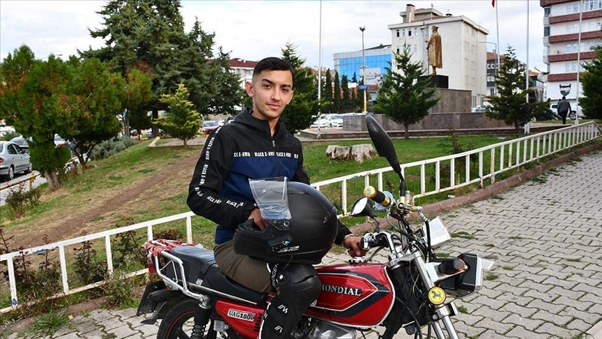 ASAYİŞCezadan sonra kask kullanmaya başlayan kurye kaza geçirince polise teşekkür etti