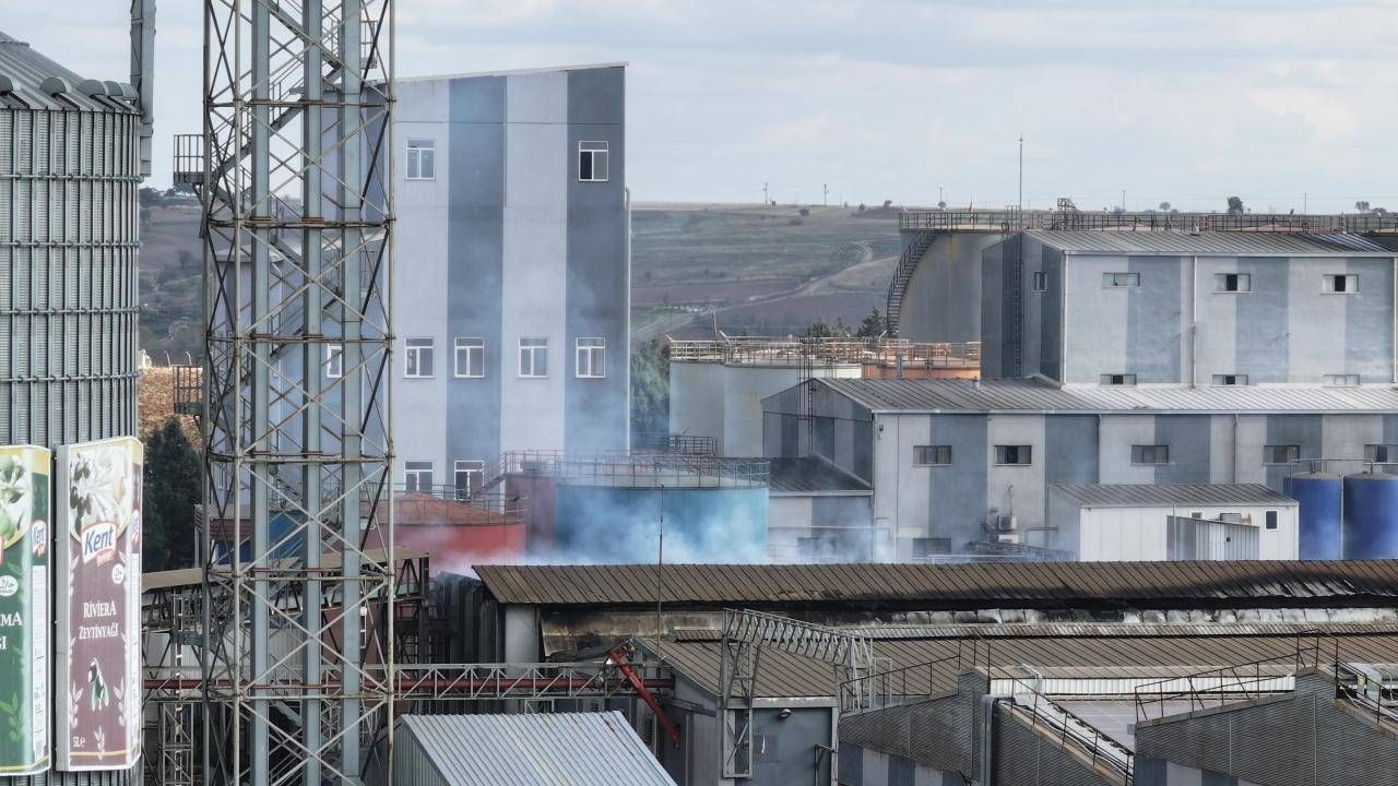 Edirne’de Sıvı Yağ Fabrikasında Patlama Gerçekleşti Edirne’de Sıvı Yağ Fabrikasında Patlama Gerçekleşti
