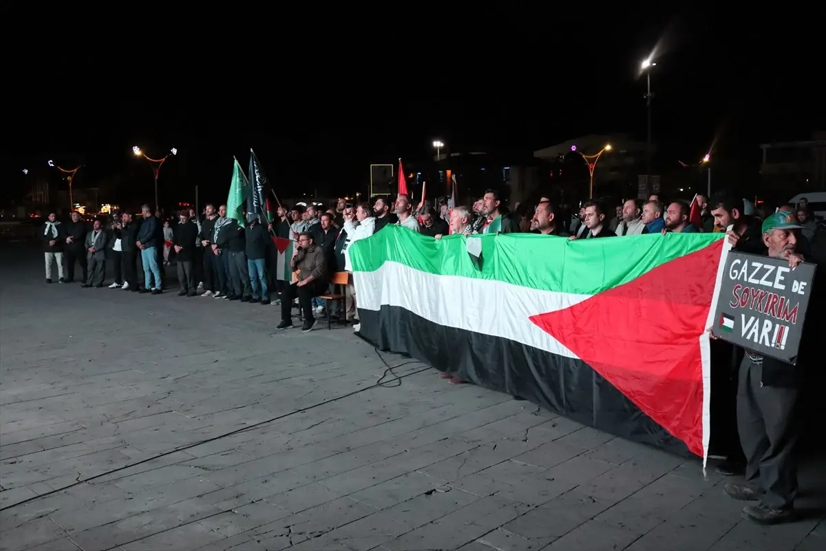 Küresel Sumud Filosu’na Destek İçin Türkiye’nin Üç Şehrinde Protesto