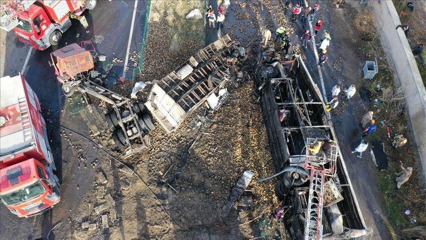 Ağrı’da Ambulans ve Kamyonet Çarpıştı: 7 Yaralı