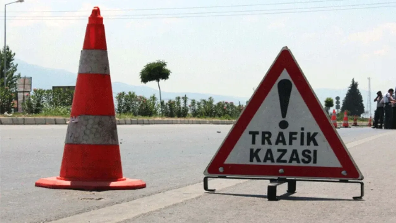 ASAYİŞSarıyer'de şarampole devrilen kamyonetteki 2 kişi yaralandı