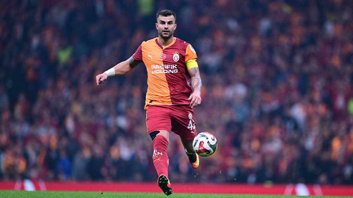 Abdülkerim Bardakcı, Galatasaray ile 100. lig maçını oynadı Abdülkerim Bardakcı, Galatasaray ile 100. lig maçını oynadı