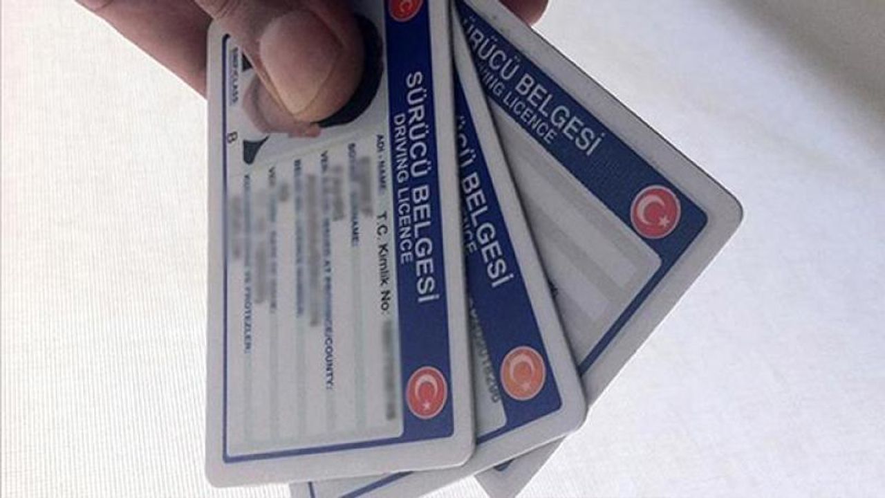 Eski tip ehliyet sahiplerine son tarih hatırlatması Eski tip ehliyet sahiplerine son tarih hatırlatması