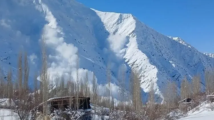 Nepal’de Yalung Ri Dağı’nda Çığ Düşmesi: 7 Kişi Hayatını Nepal’de Yalung Ri Dağı’nda Çığ Düşmesi: 7 Kişi Hayatını