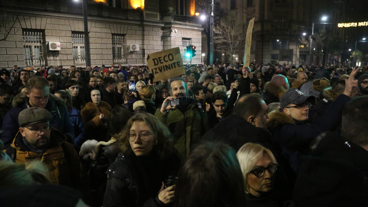 Sırbistan’da Seçimlere İtiraz Eden Muhalefet Protesto