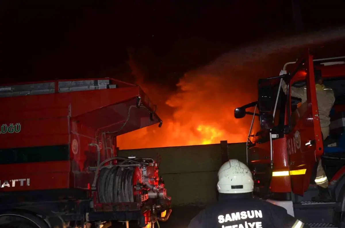 Samsun’daki Geri Dönüşüm Tesisinde Yangın Çıktı Samsun’daki Geri Dönüşüm Tesisinde Yangın Çıktı